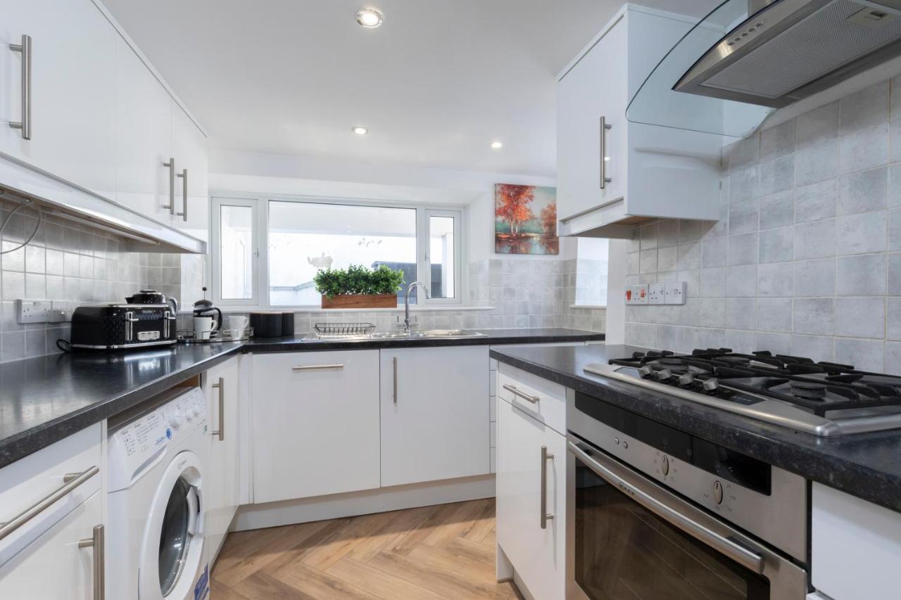 Prestbury Road Apartment เชลเทนแฮม ภายนอก รูปภาพ