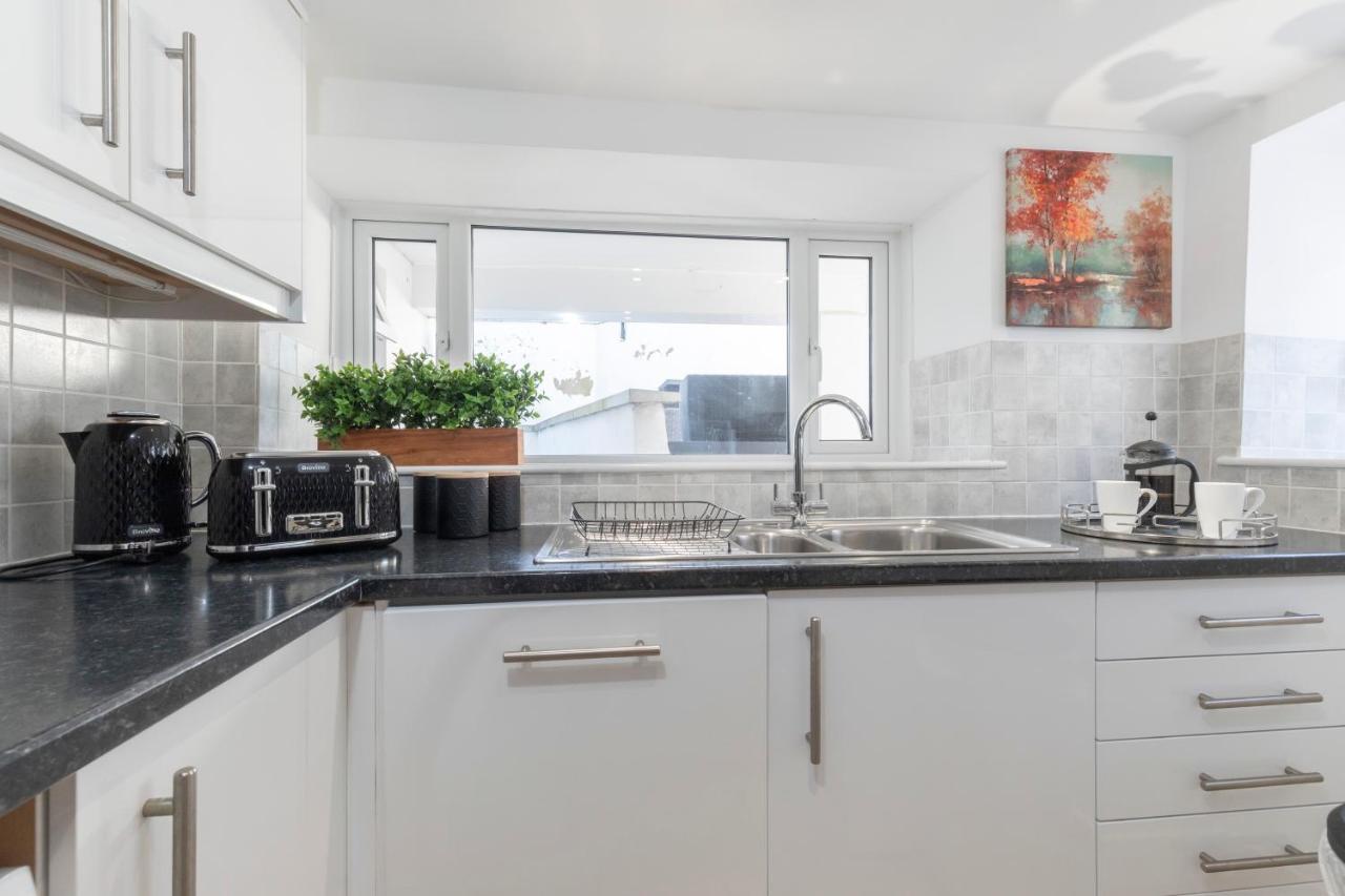 Prestbury Road Apartment เชลเทนแฮม ภายนอก รูปภาพ